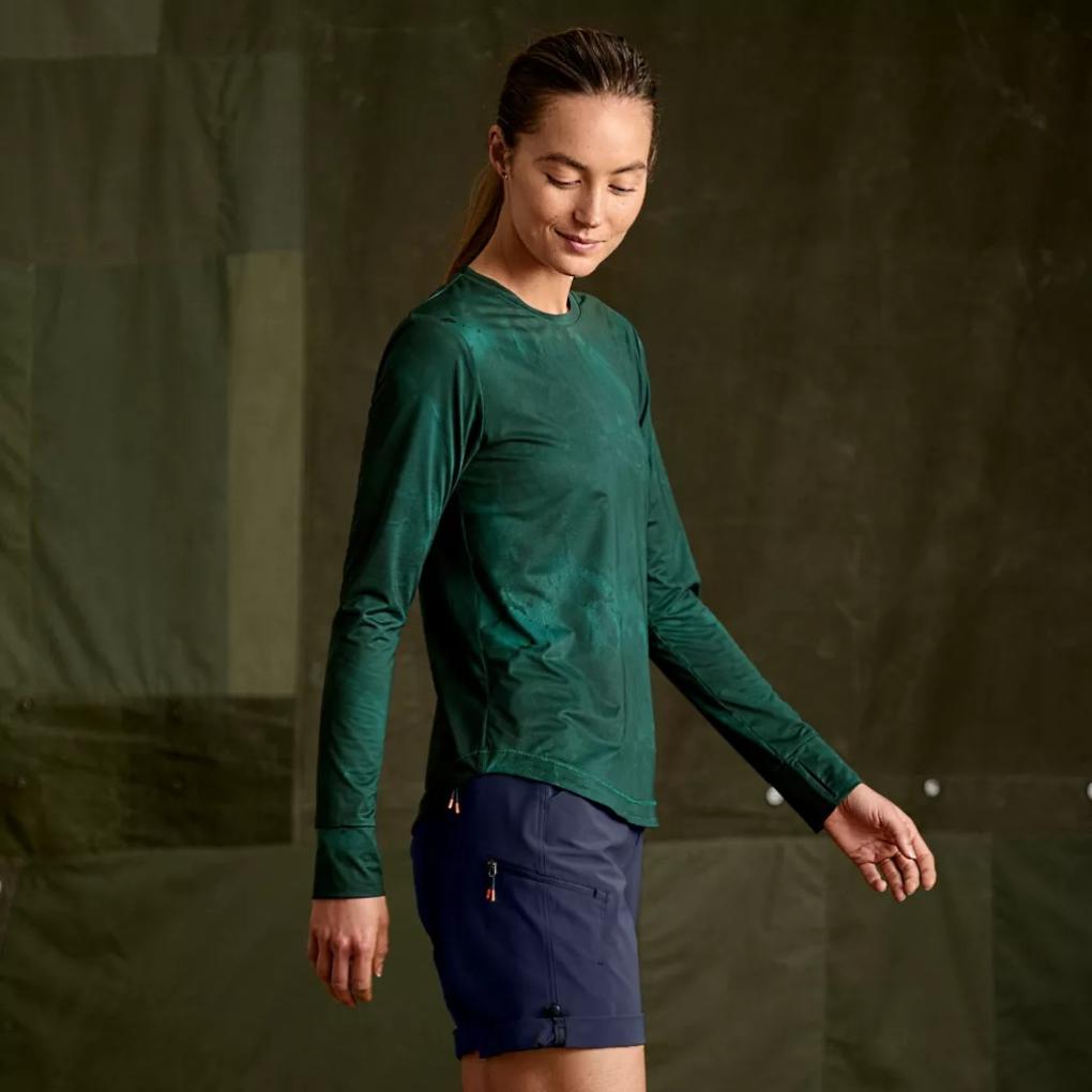 Orvis Performance Shirts | Women's Sun Defense Long-Sleeve Pullover Cyan Storm - Women/Fly Fishing